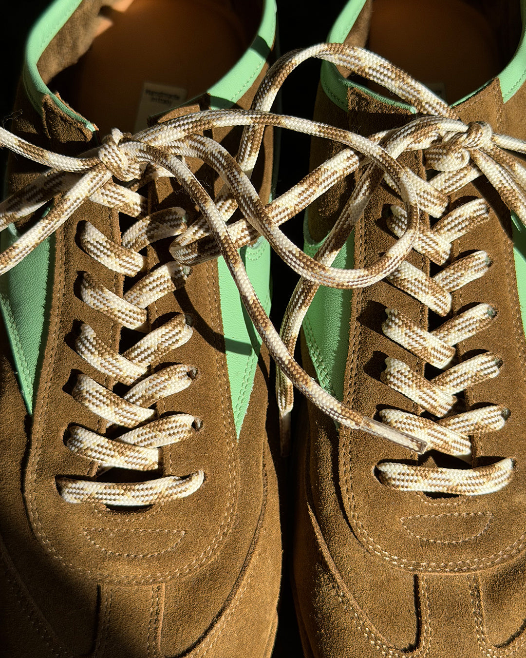 Close-up of the braided two-tone laces and mint leather detail of the Sanremo Corsa Sneaker